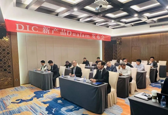 通澤參加DIC新產品發布會并展示全新雙膠分涂（Dualam）無溶劑復合機